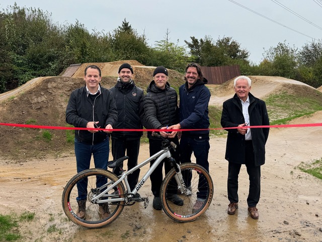 Eröffnung: Bahn frei für neuen Bikepark Pulheim Tricksprünge, Wallride und Whaletail auf 1.500 Quadratmetern