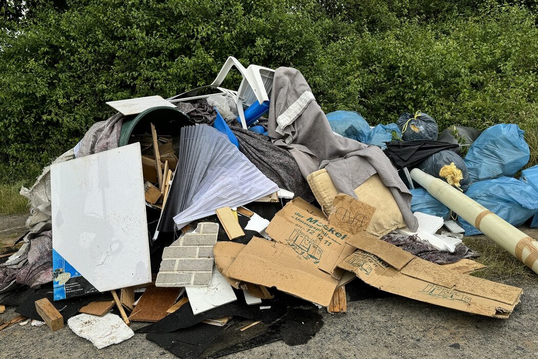 Wilder Müll in großer Menge am Randkanal entdeckt